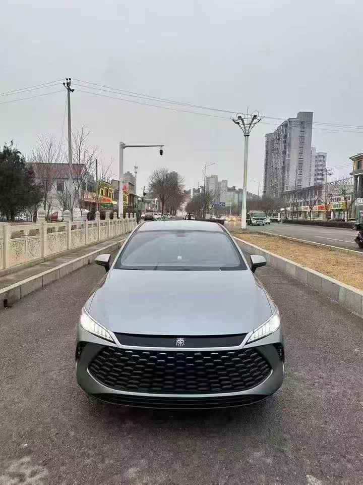 唐山25年比亞迪秦1