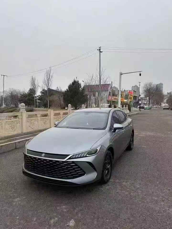 唐山25年比亞迪秦2