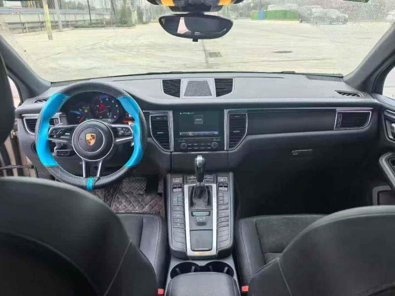 三明16年保时捷Macan6