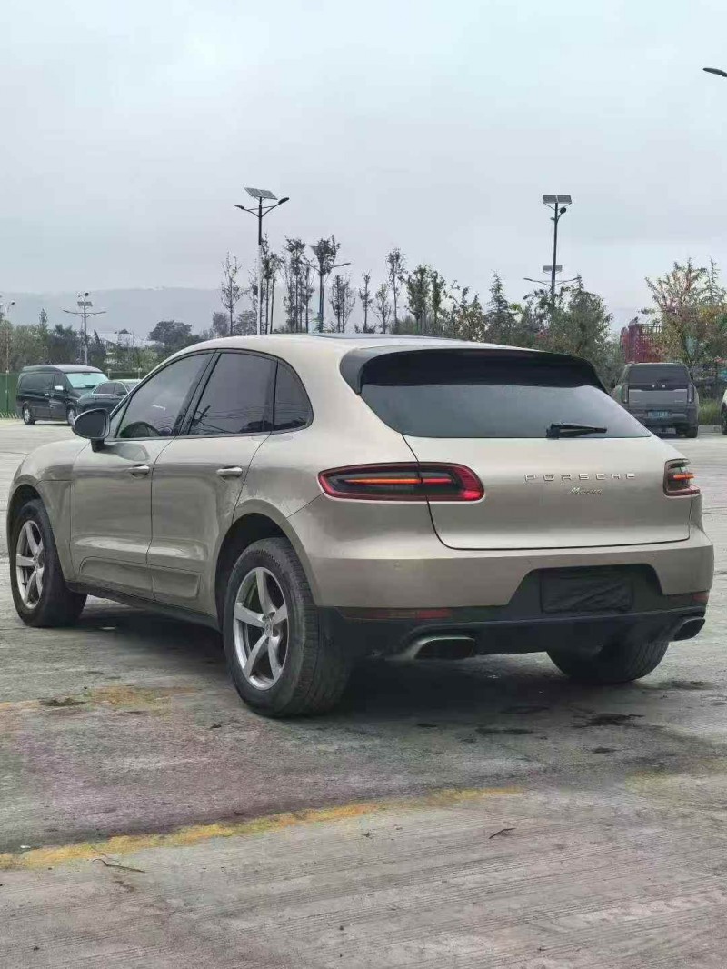 三明16年保时捷Macan8