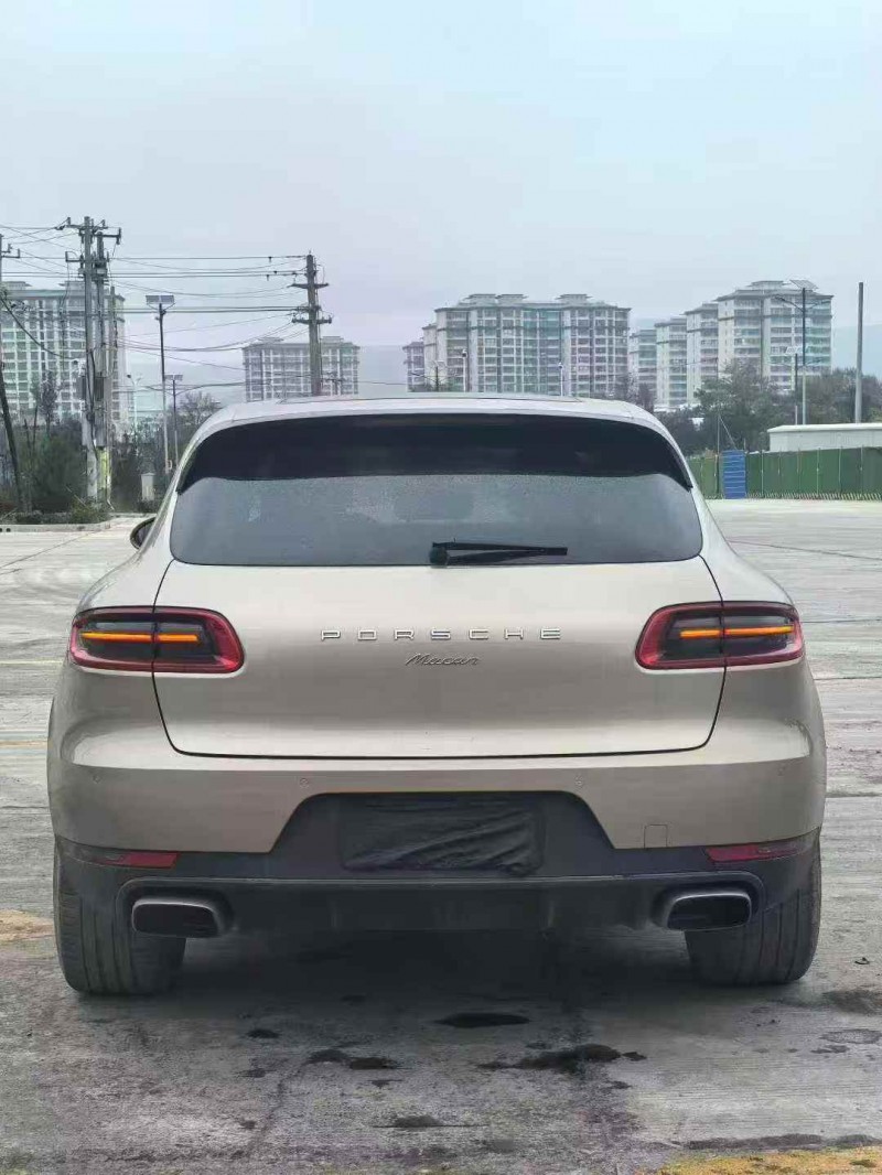 三明16年保时捷Macan9