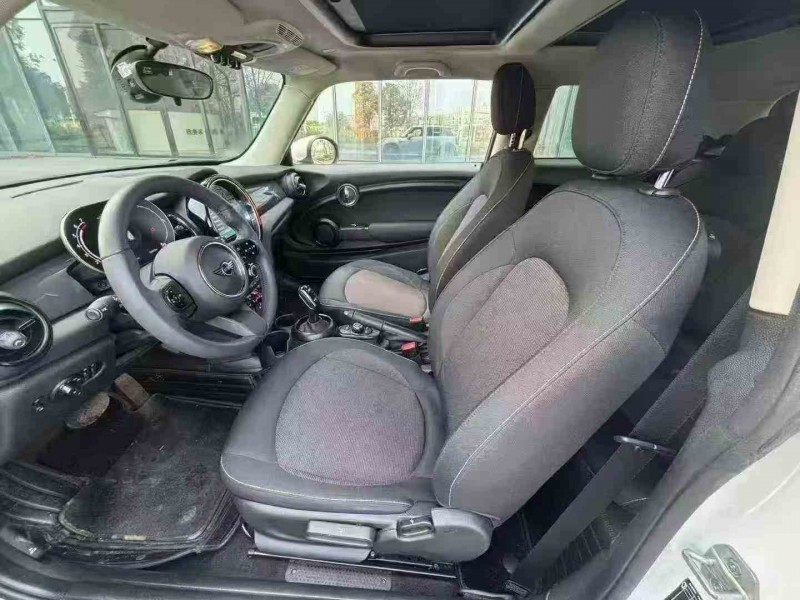 张家界24年宝马迷你4