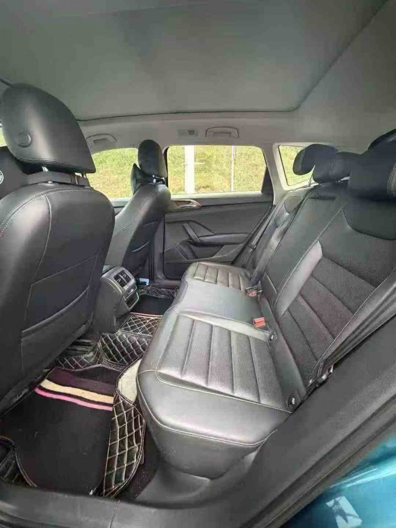 重庆20年大众途岳5