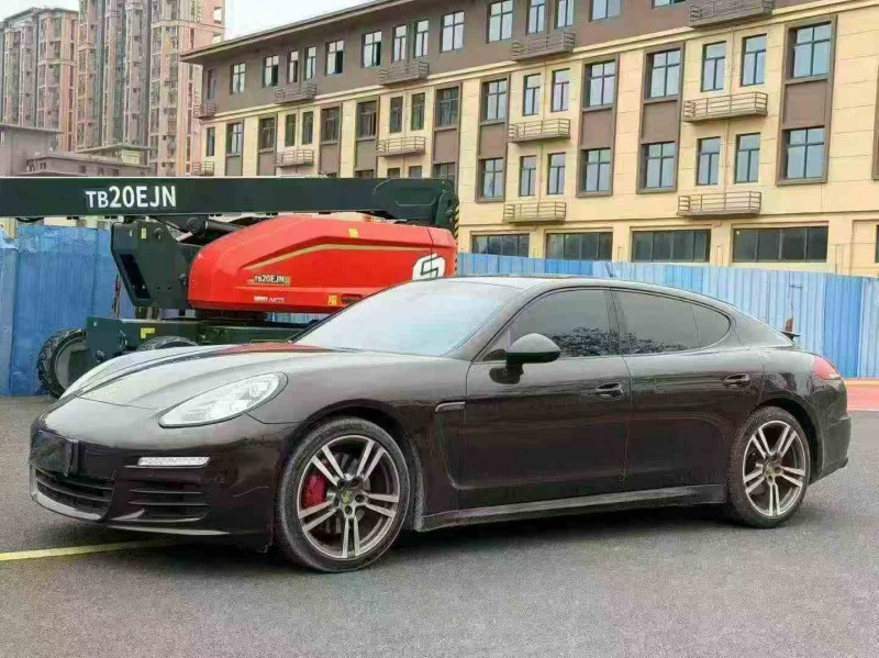 三明16年保时捷帕拉梅拉2