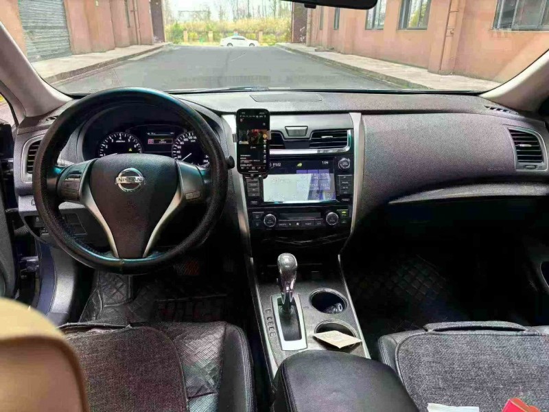 重庆14年日产天籁4