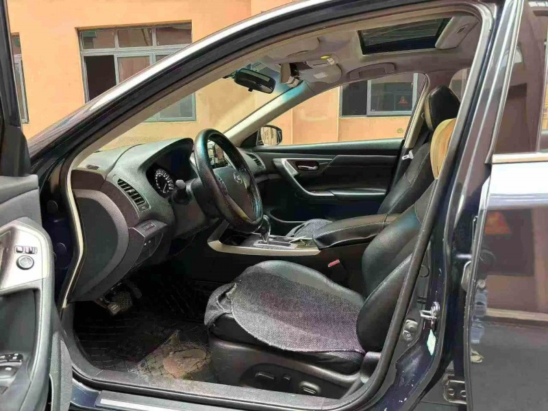 重庆14年日产天籁6