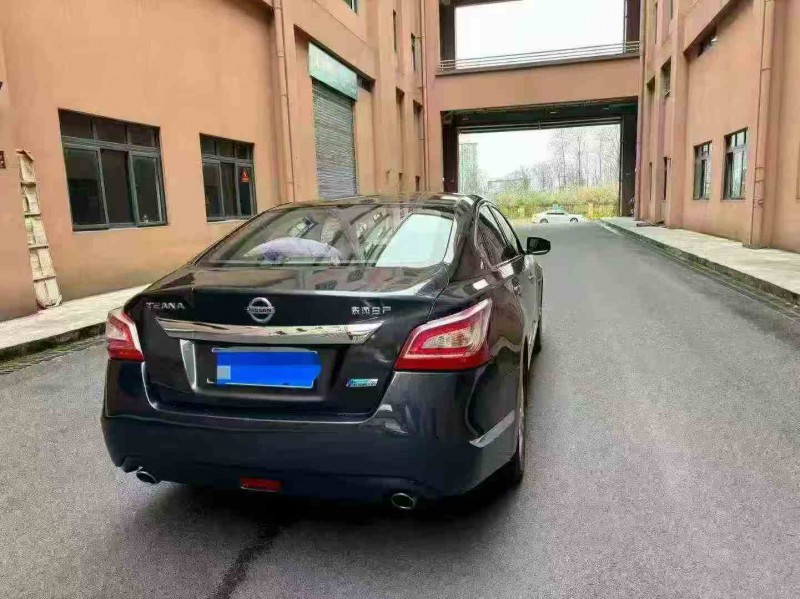 重庆14年日产天籁8