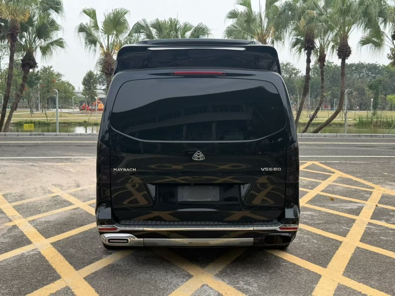 廣州22年奔馳威霆8