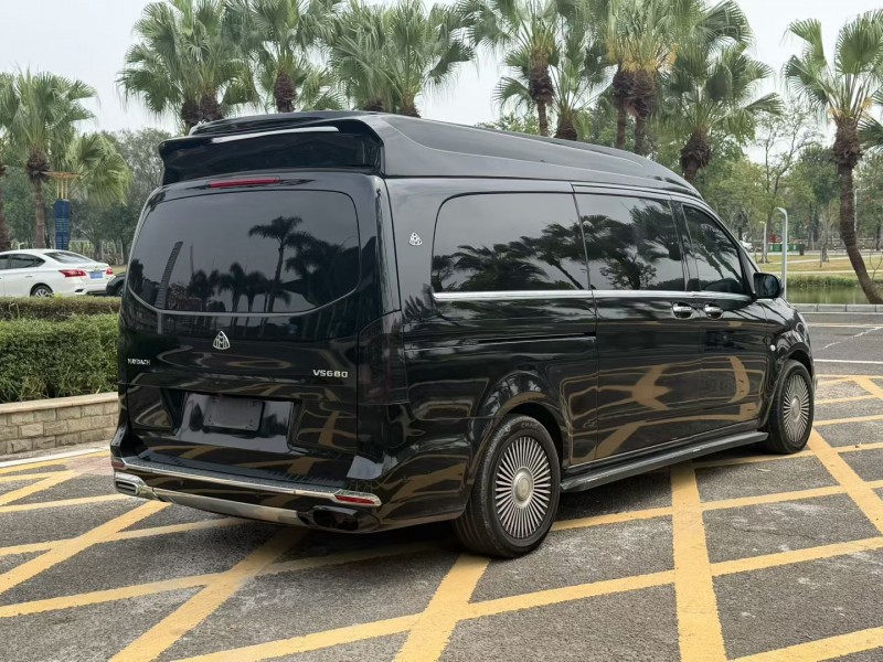 廣州22年奔馳威霆9