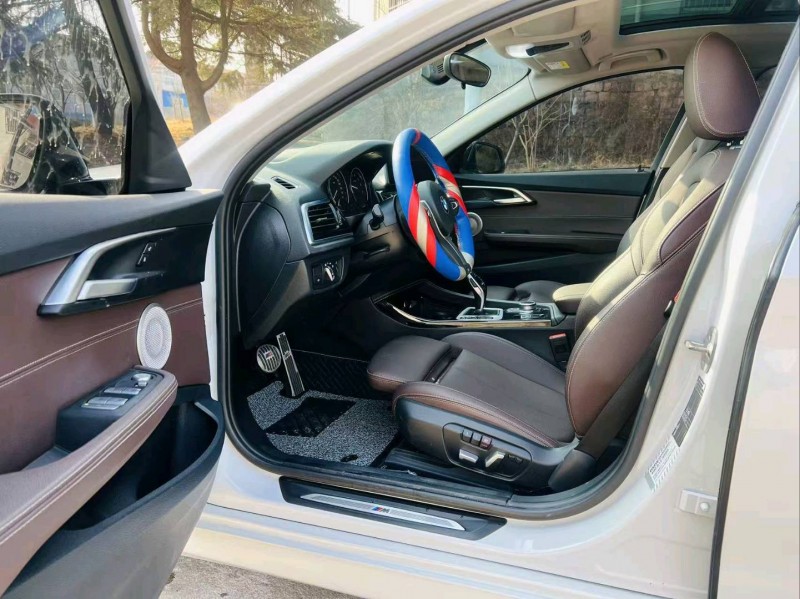 東營23年寶馬1系5