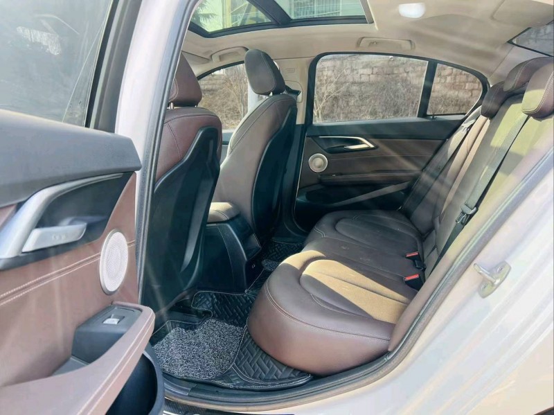 東營23年寶馬1系7