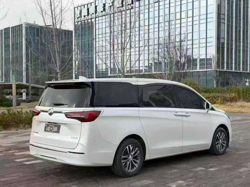 青岛22年别克GL84