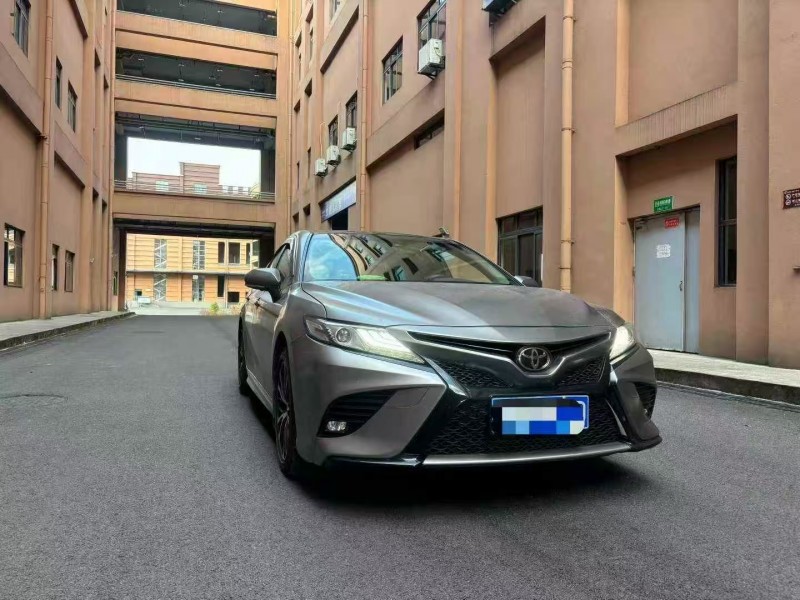 唐山18年豐田凱美瑞3