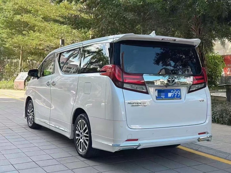 深圳18年丰田埃尔法8