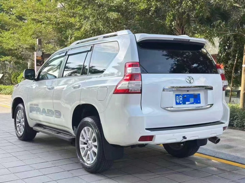 深圳16年丰田普拉多8