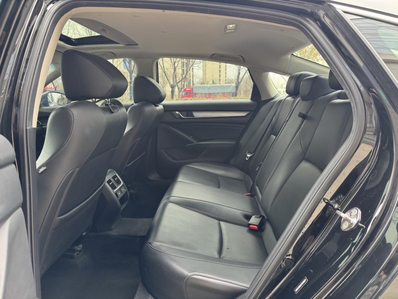 济宁23年本田雅阁6