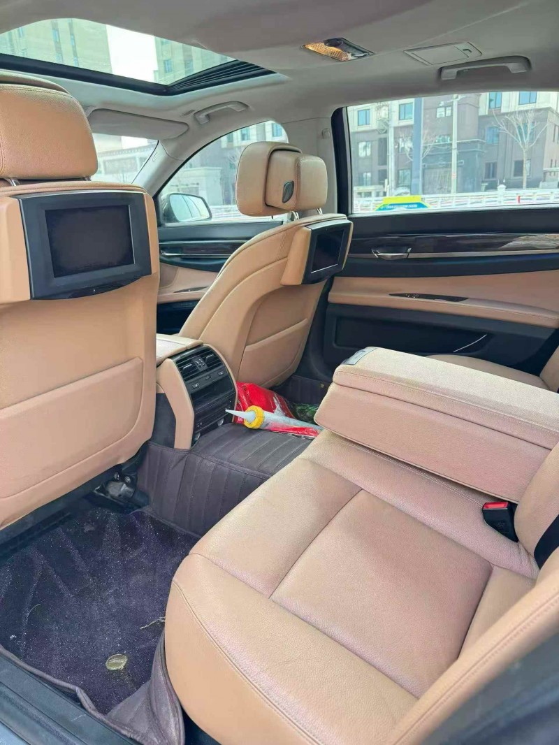 保定12年宝马7系5