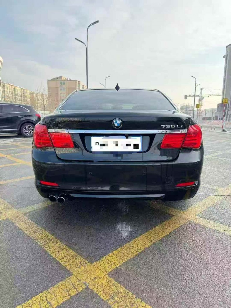 保定12年宝马7系9