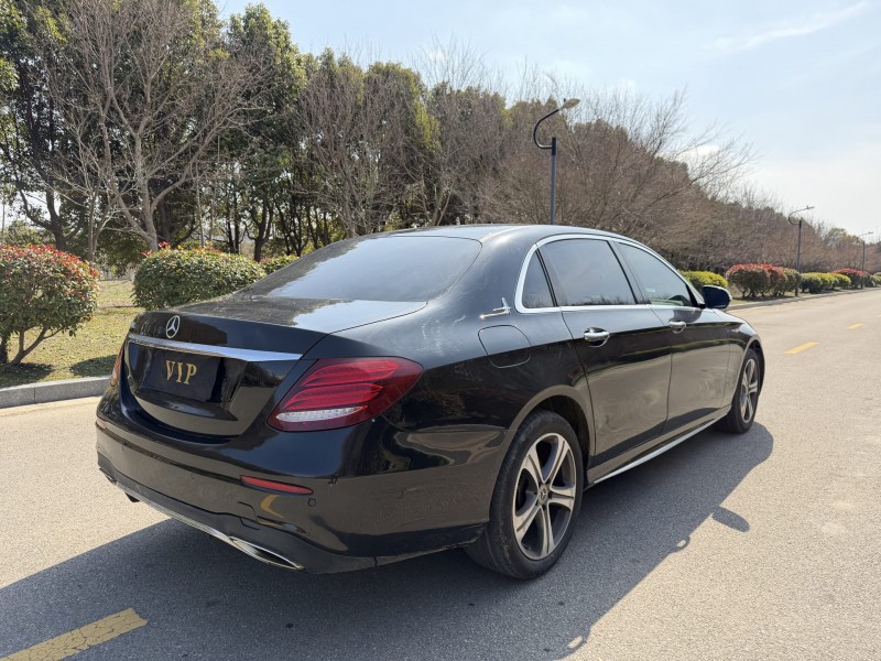 盐城17年奔驰E8