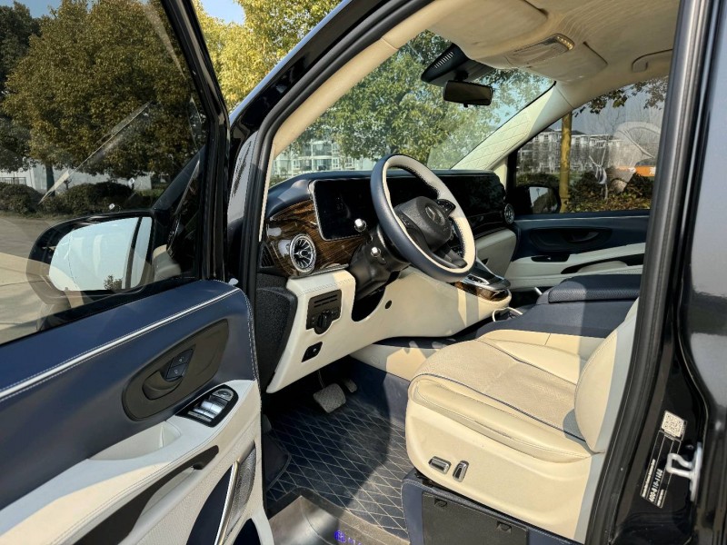 盐城21年奔驰威霆8