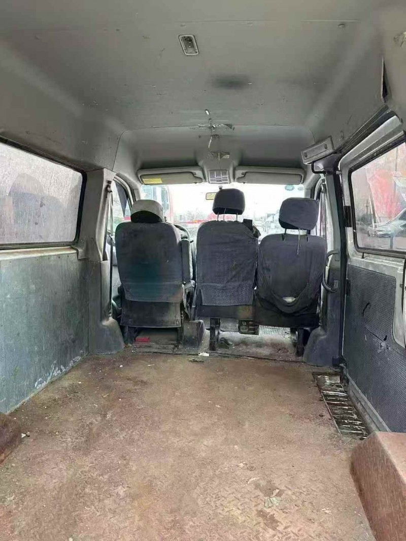 东营19年大通V806