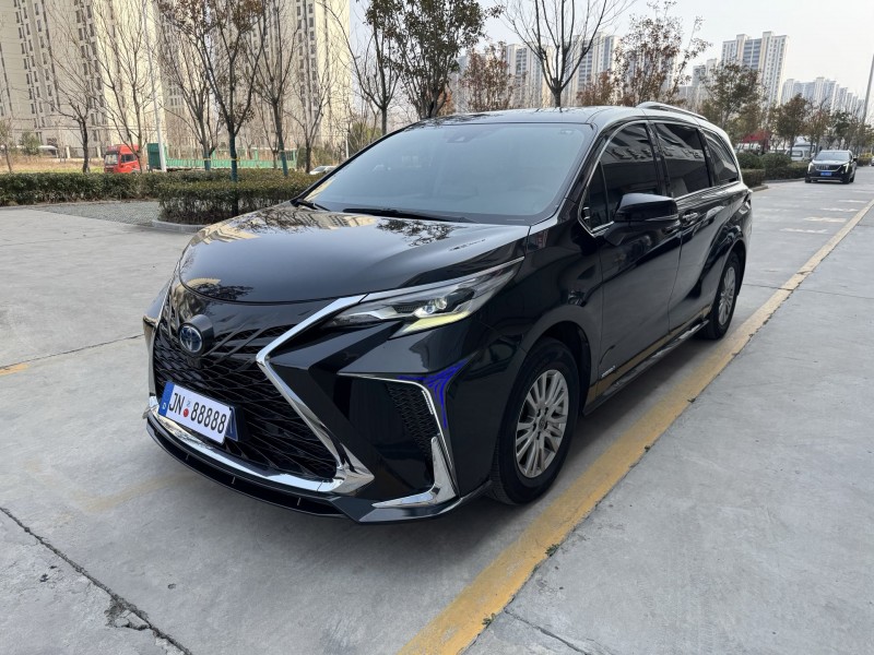 济宁22年丰田塞纳3