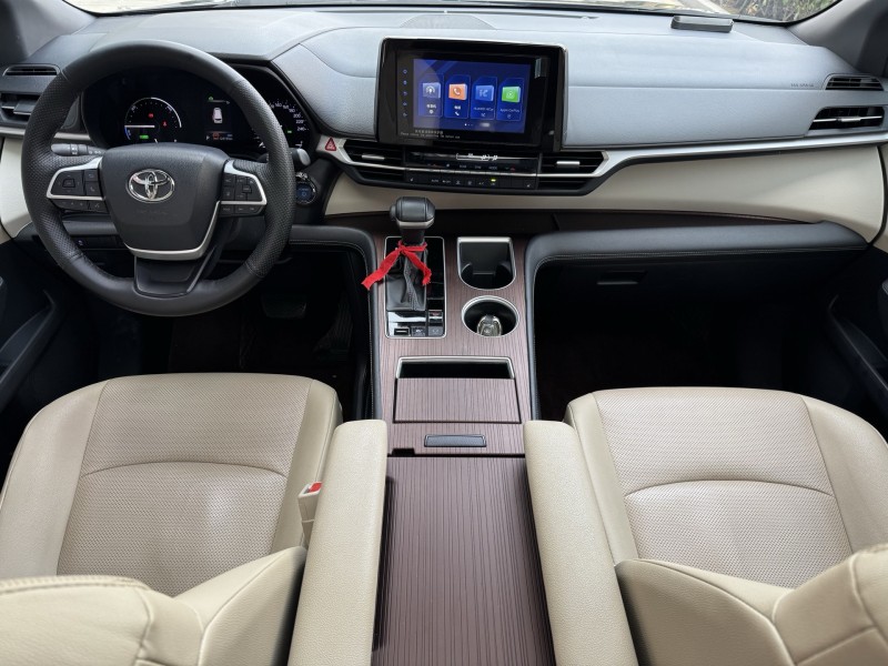 济宁22年丰田塞纳5