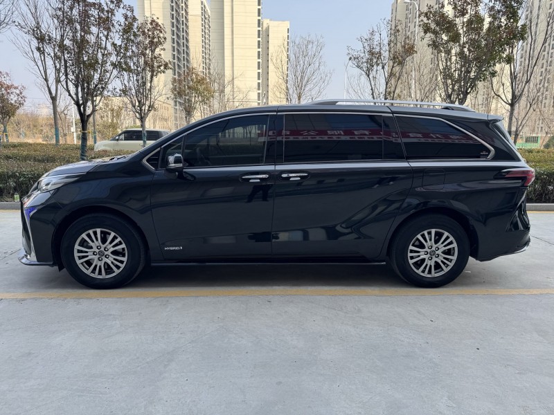 济宁22年丰田塞纳7