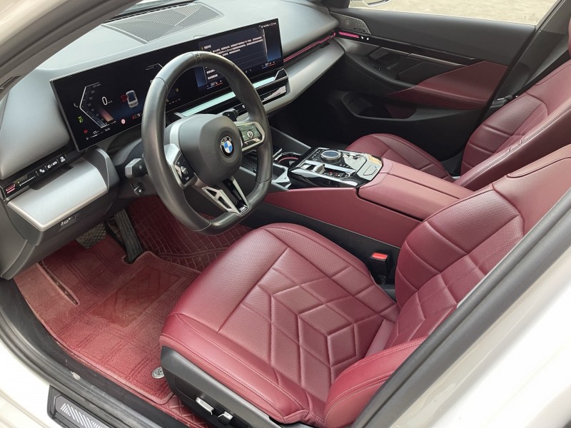 济宁24年宝马5系4