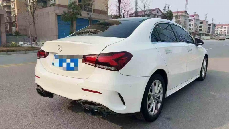 张家界21年奔驰A8