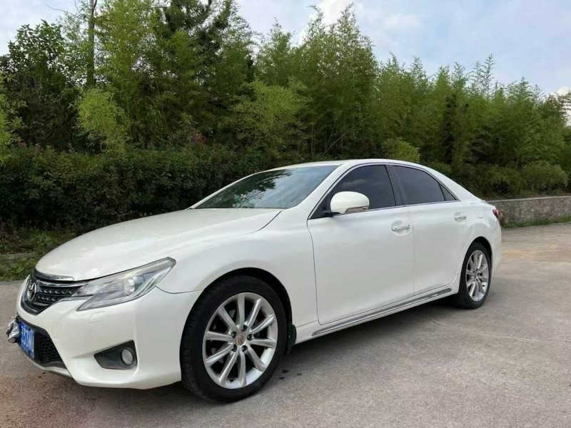 青岛15年丰田锐志2