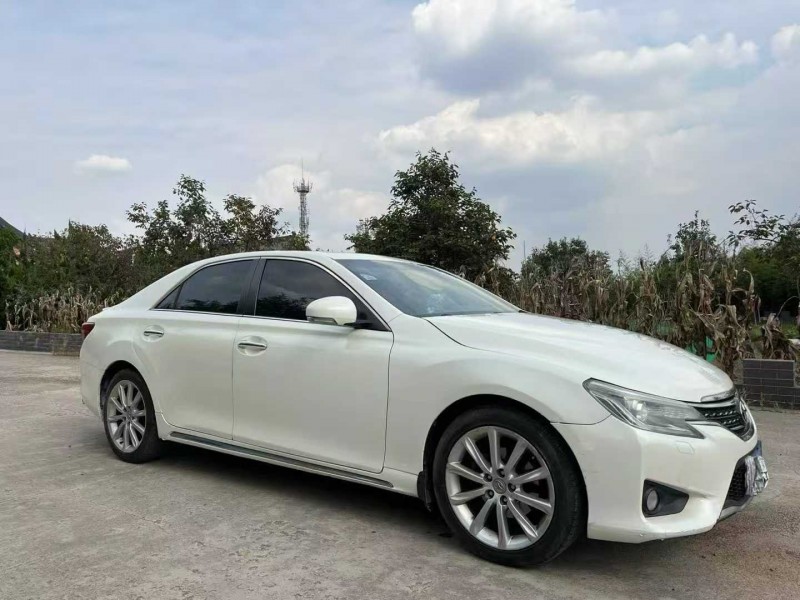 青岛15年丰田锐志3