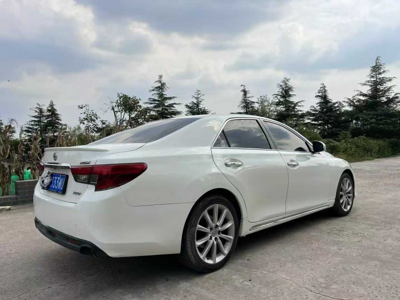 青岛15年丰田锐志7