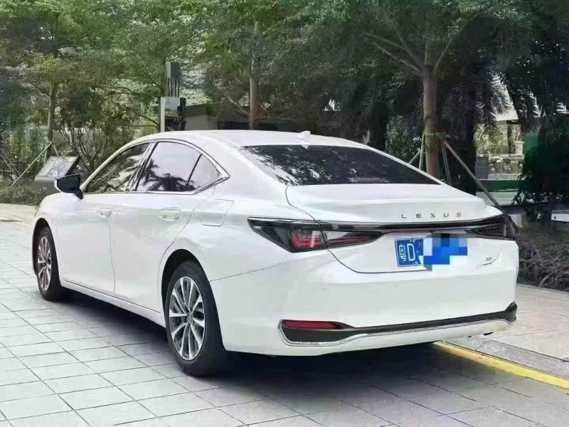广州25年雷克萨斯ES7