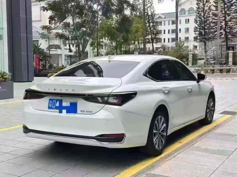 广州25年雷克萨斯ES8