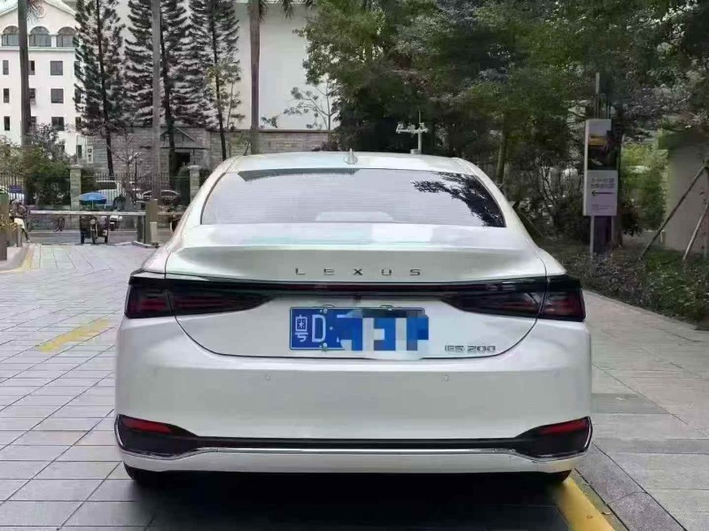广州25年雷克萨斯ES9