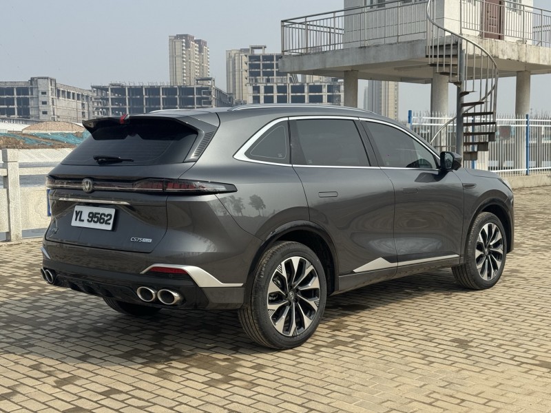 郑州25年长安汽车CS757