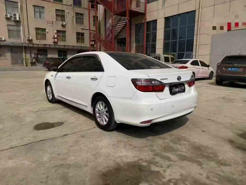 东营17年丰田凯美瑞8