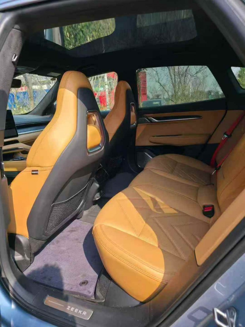 淄博22年极氪汽车0014