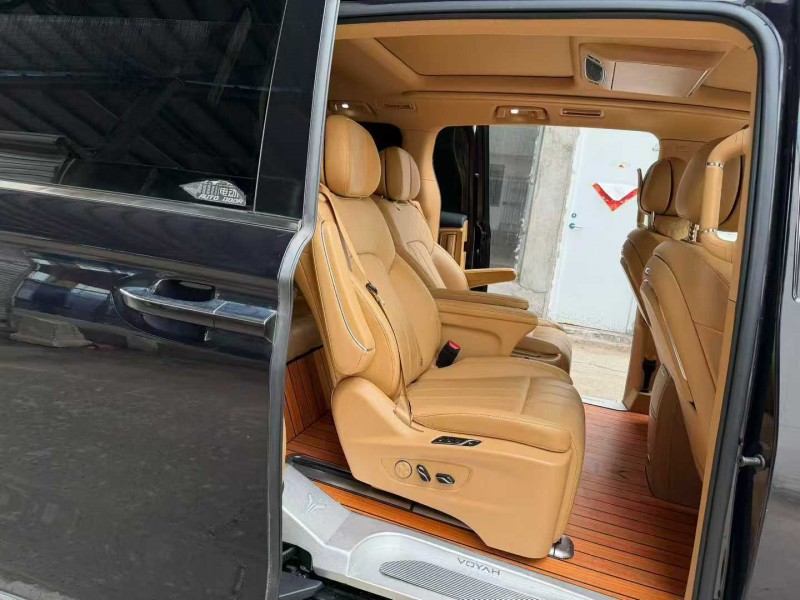 徐州23年岚图汽车梦想家7