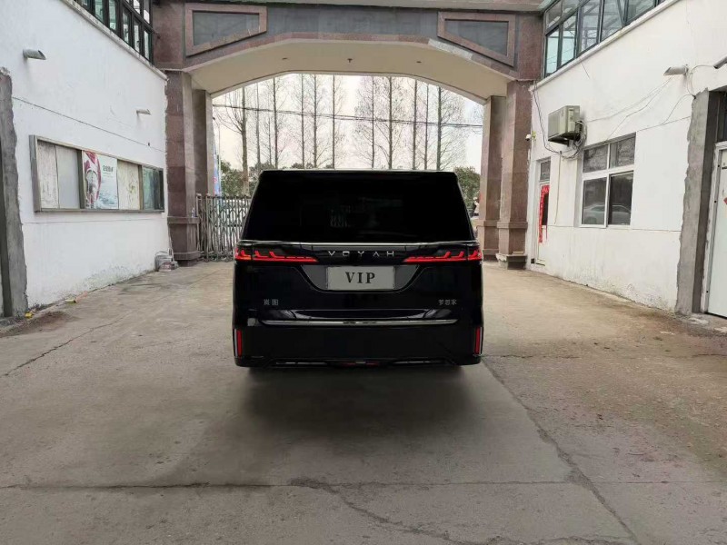 徐州23年岚图汽车梦想家9