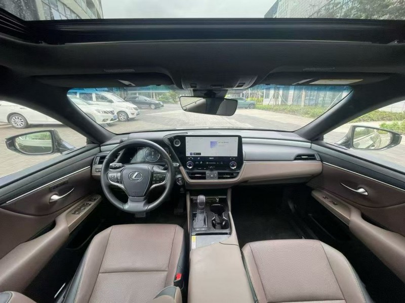 佛山25年雷克萨斯ES7