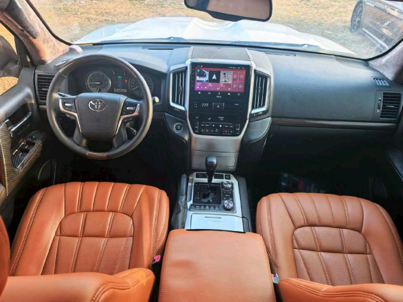 南阳15年丰田兰德酷路泽3