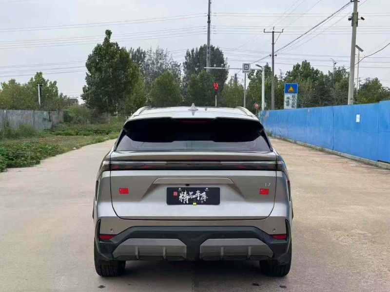 青岛23年吉利银河9