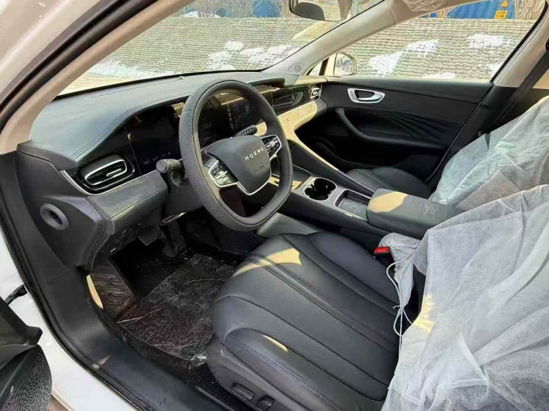 青岛25年荣威D76