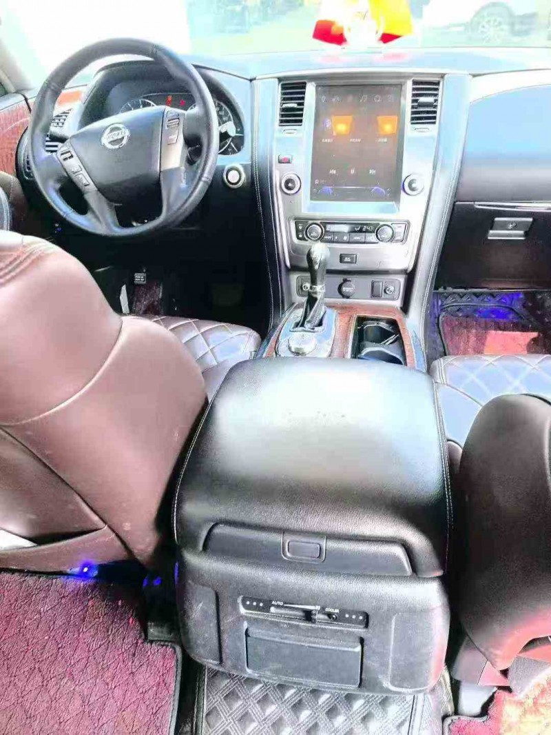 延安18年日产途乐5