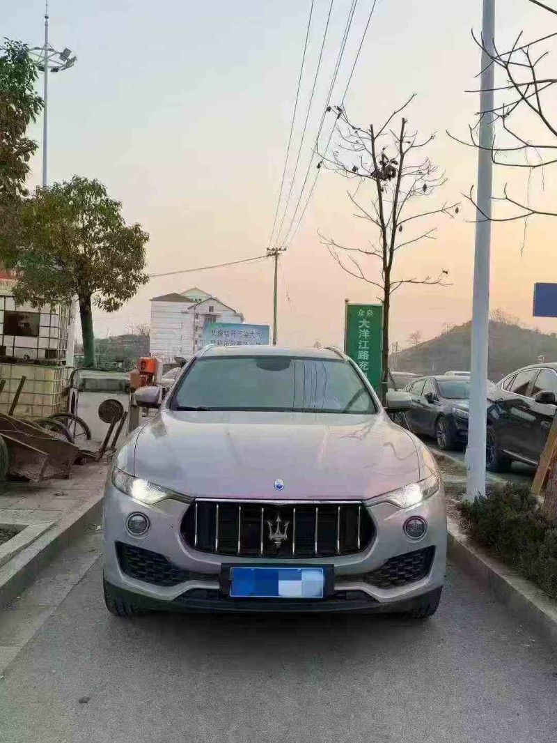 张家界17年玛莎拉蒂Levante1