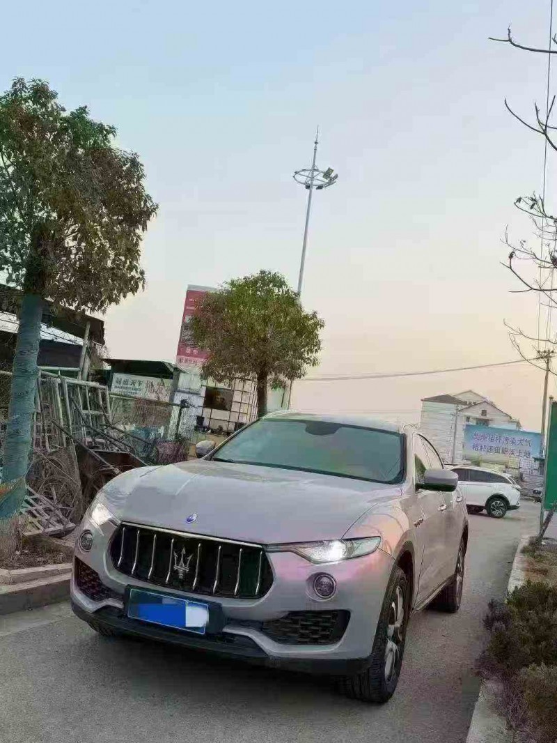 张家界17年玛莎拉蒂Levante3