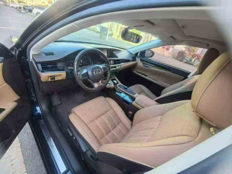 临沧17年雷克萨斯ES3