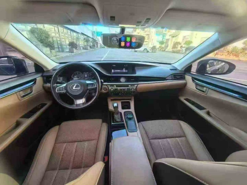 临沧17年雷克萨斯ES5